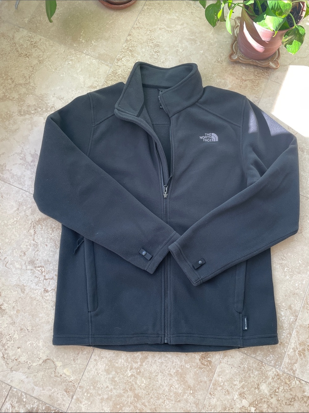 The North Face Men's Black Lightweight Fleece Jacket - Picture 6 of 8